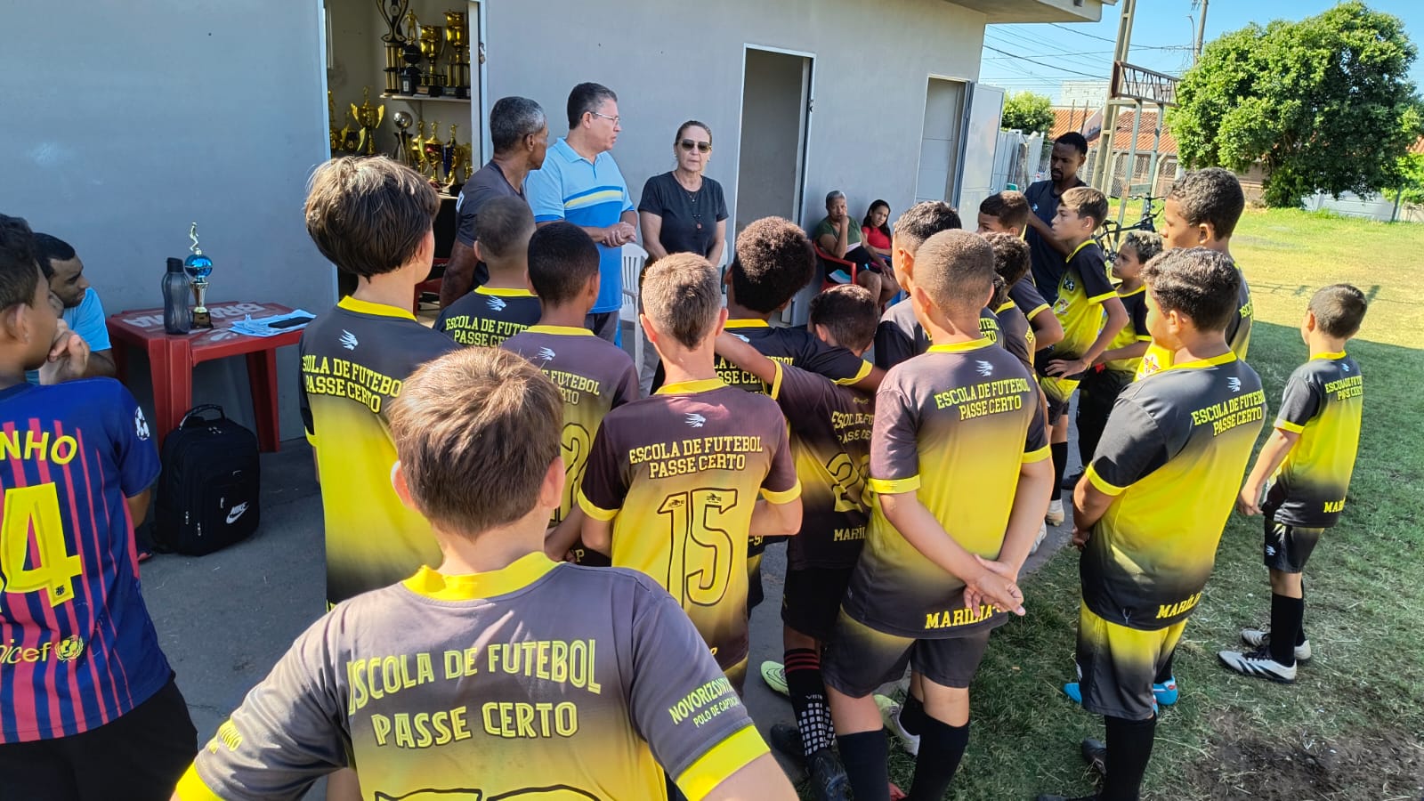 Treinamentos da Escolinha Passe Certo acontecem no tradicional Campo Sementinha